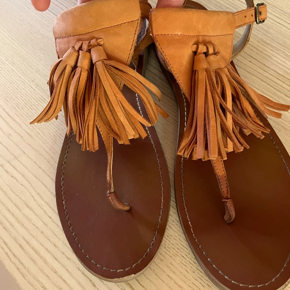 Sandals with fringe